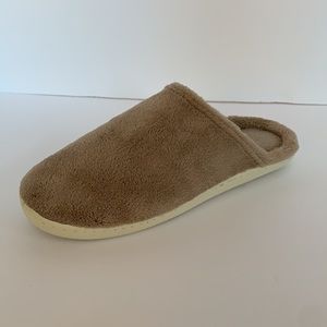 ⭐️LAST CHANCE ITEM⭐️ ISOTONER Comfort Sole Plush Slippers